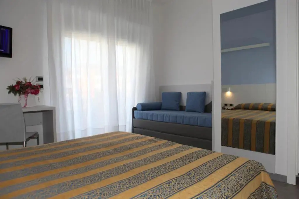 Standard Triple room