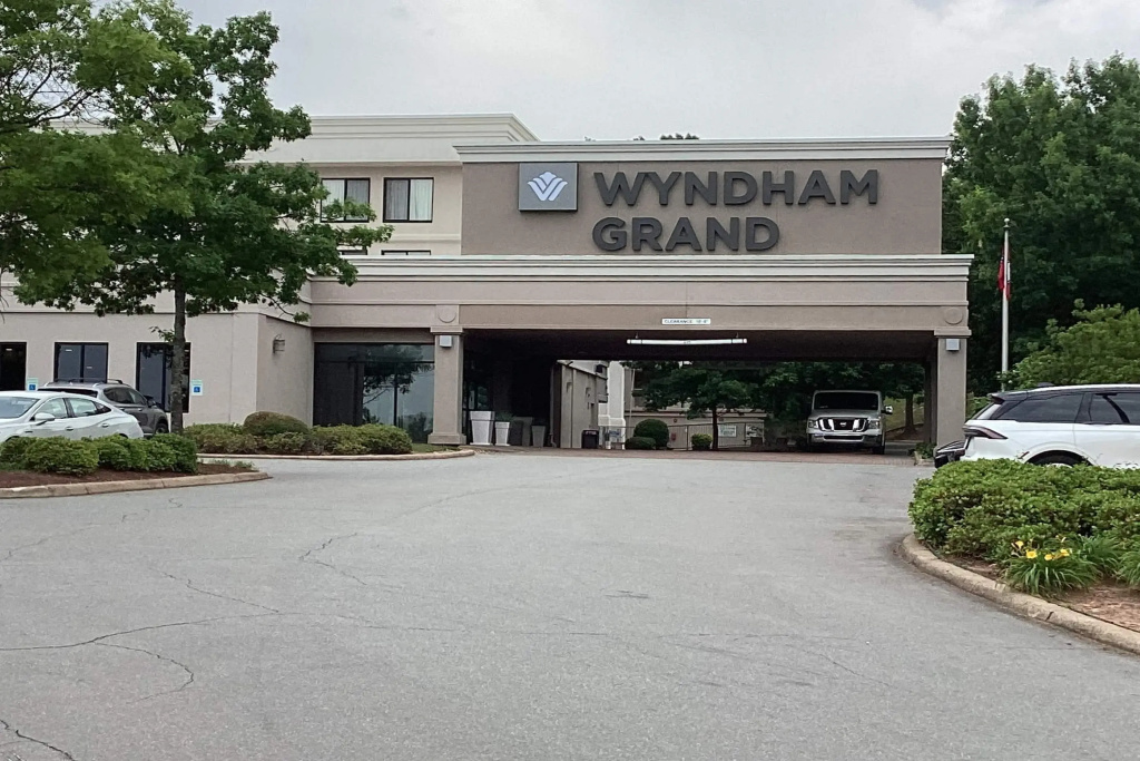 Wyndham Grand Executive Center Little Rock Airport