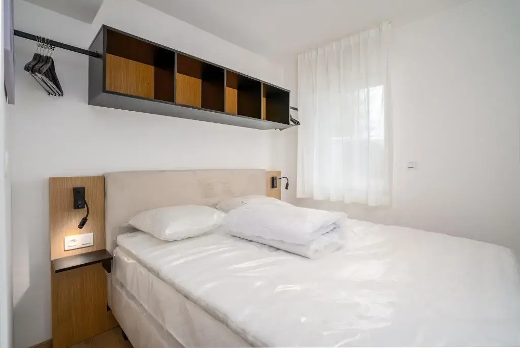 3 Bedrooms Apartment