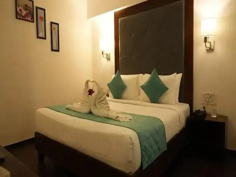 Double Suite (full double bed)