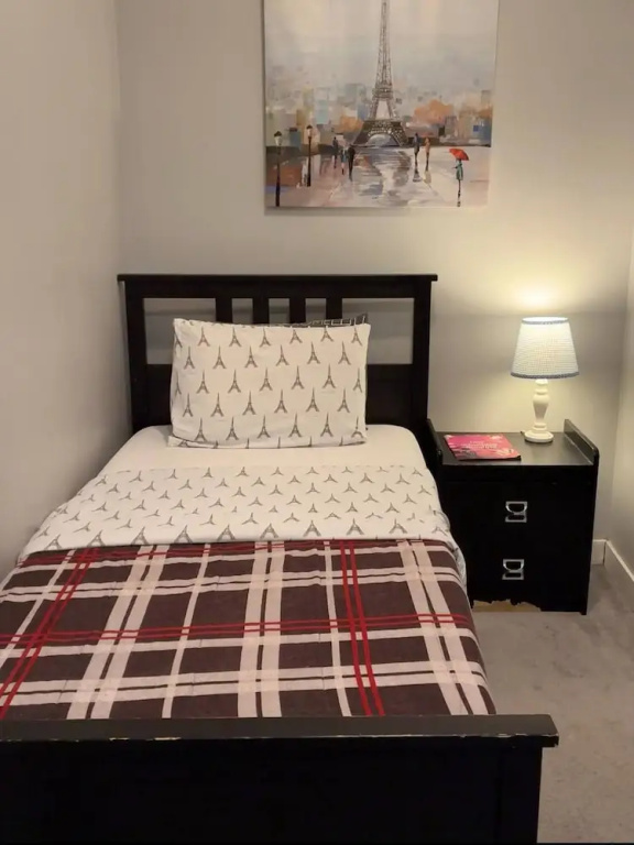 Spacious-cozy 2bed Condo in Square Ones Misissauga