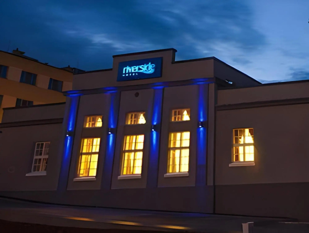 Riverside Hotel
