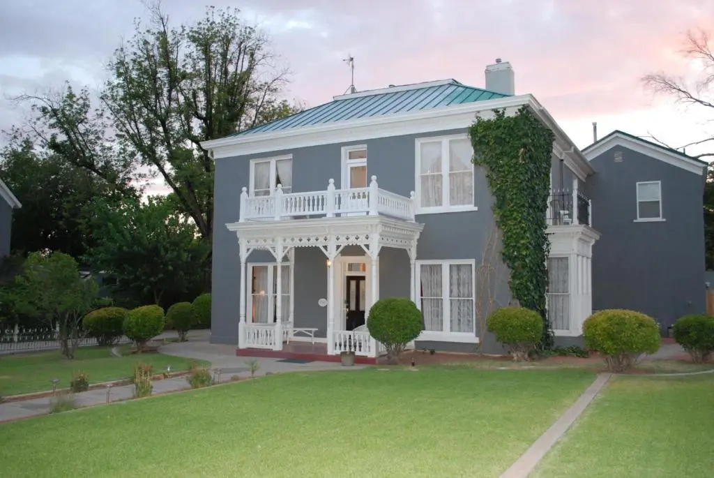 The Cottage at 241 North