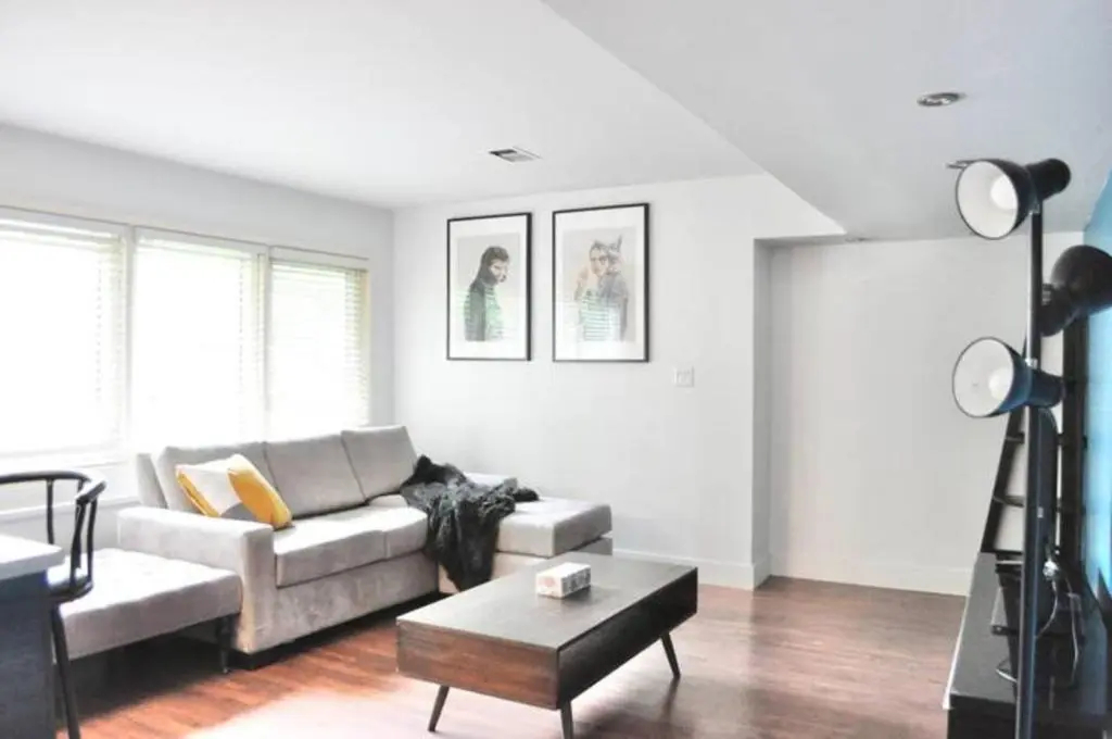 Cozy 1 BD Suite Centrally Located North Vancouver - фото 10