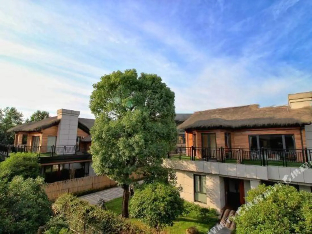 Henon Bamboo Retreats