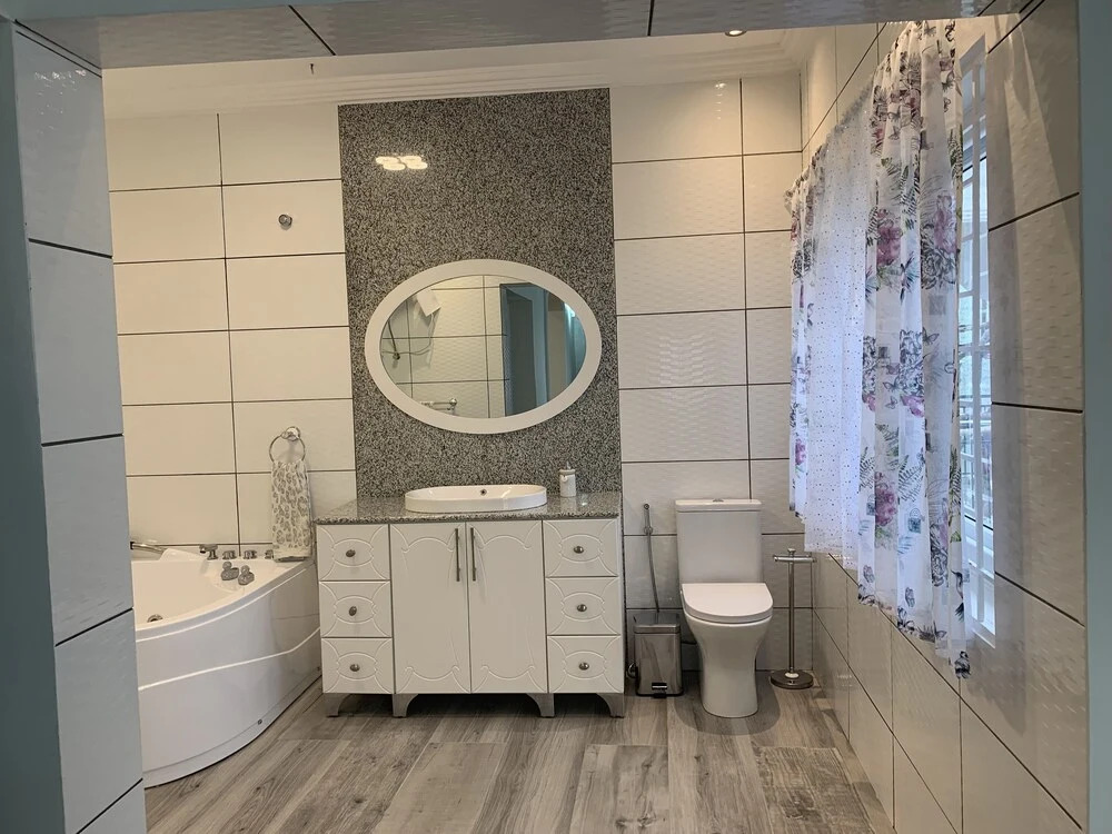 2 Bed Apartment Sleeps 4 - Jacuzzi, Parking, Wifi — фото 6