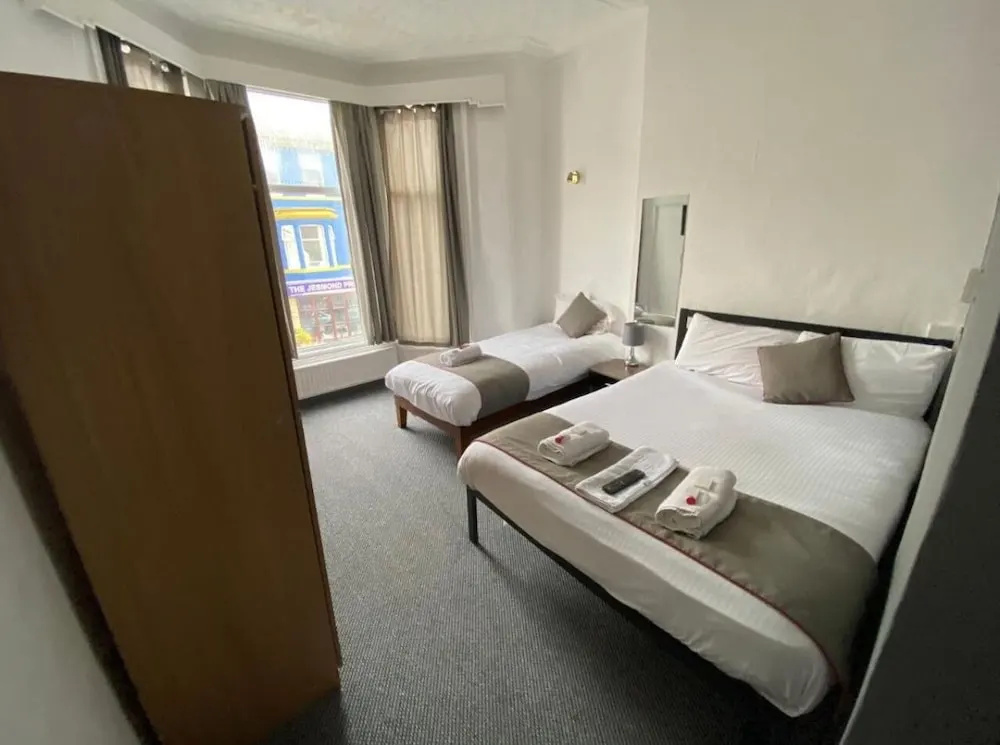 Standard Triple room