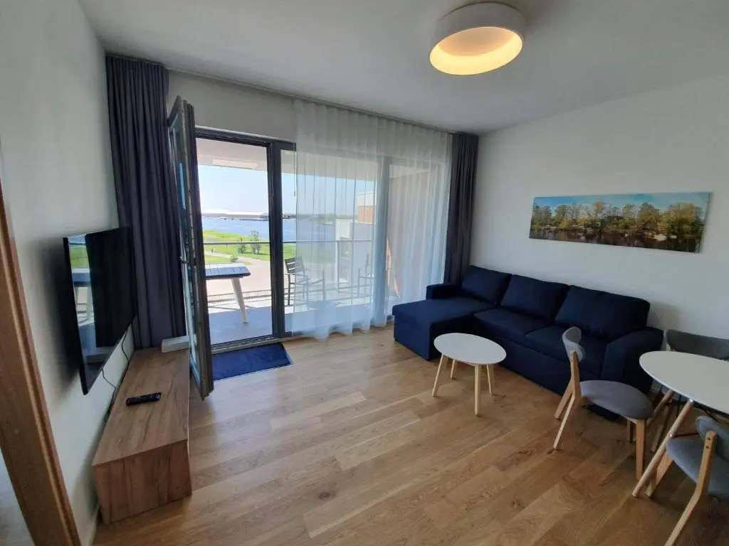 1 Bedroom Double Apartment with river view full double bed