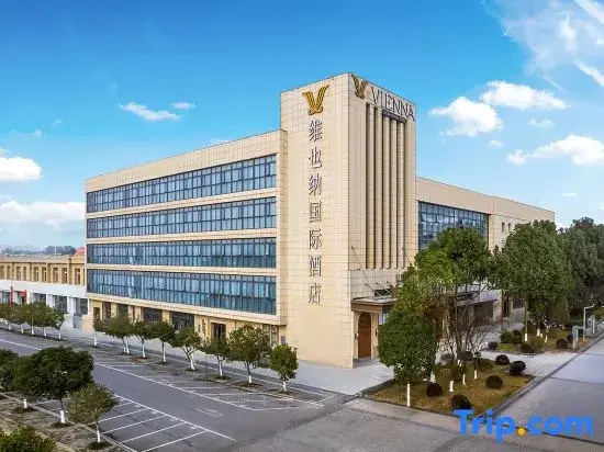 Vienna International Hotel (Chongqing Rongchang North High-speed Railway Station)
