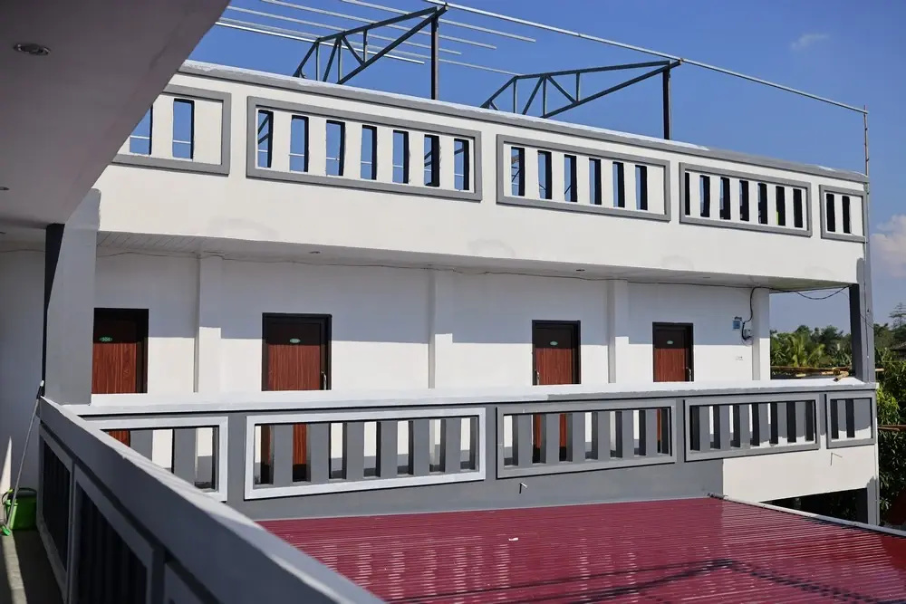 Urbanview Hotel Eropa Maros Near Sultan Hasanuddin Airport by RedDoorz