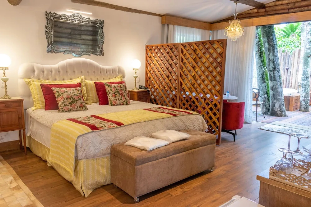 Luxury Double Suite full double bed