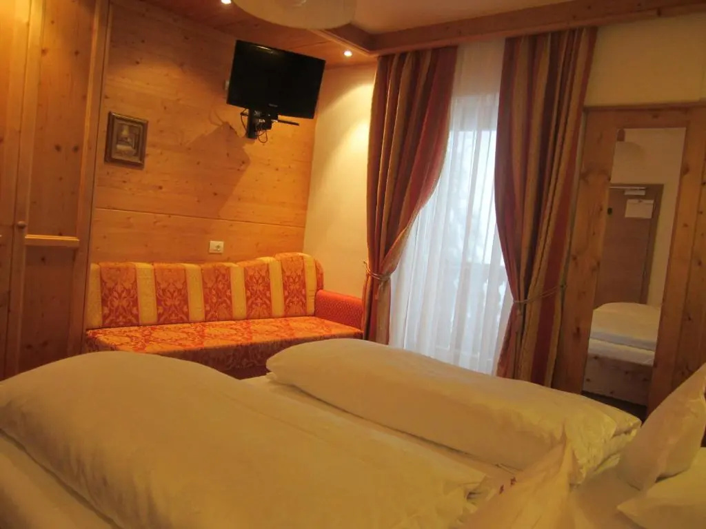 Standard Double room with balcony (full double bed)