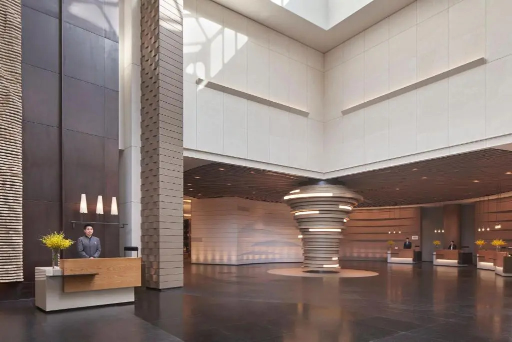 Lobby & Reception