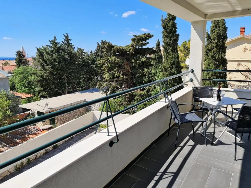 Apartment with pool view