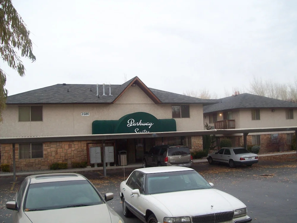 Parkway Suites