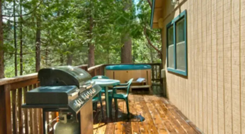 RedAwning Cabin #14B Friends Lodge