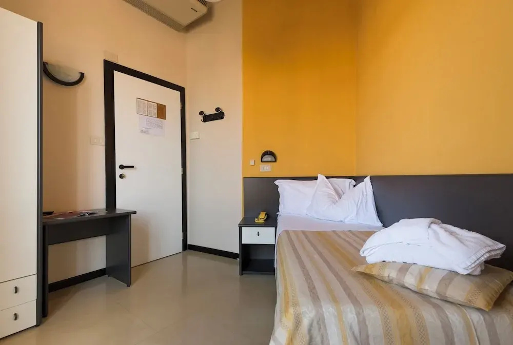 Standard Single room with balcony and with sea view