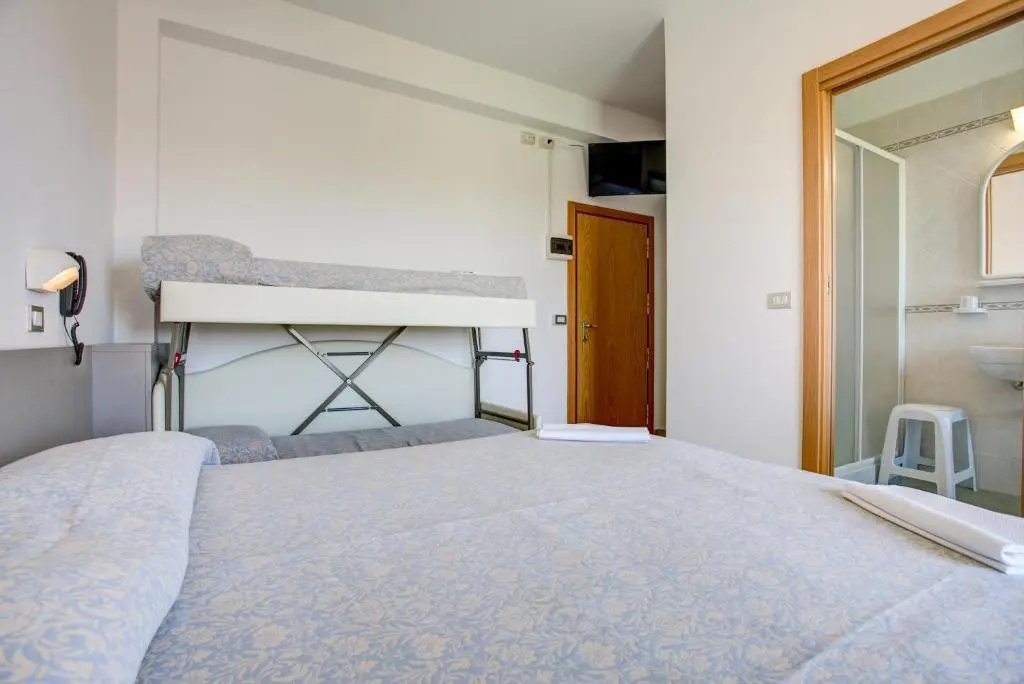 Standard Quadruple room with garden view