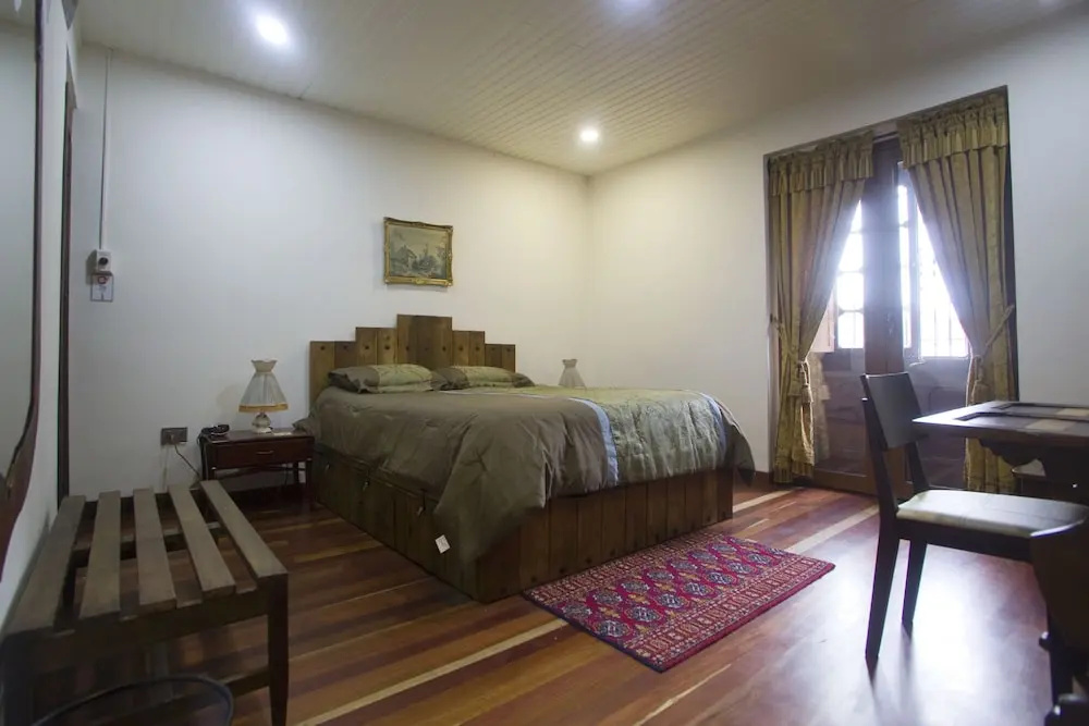 Double Suite full double bed