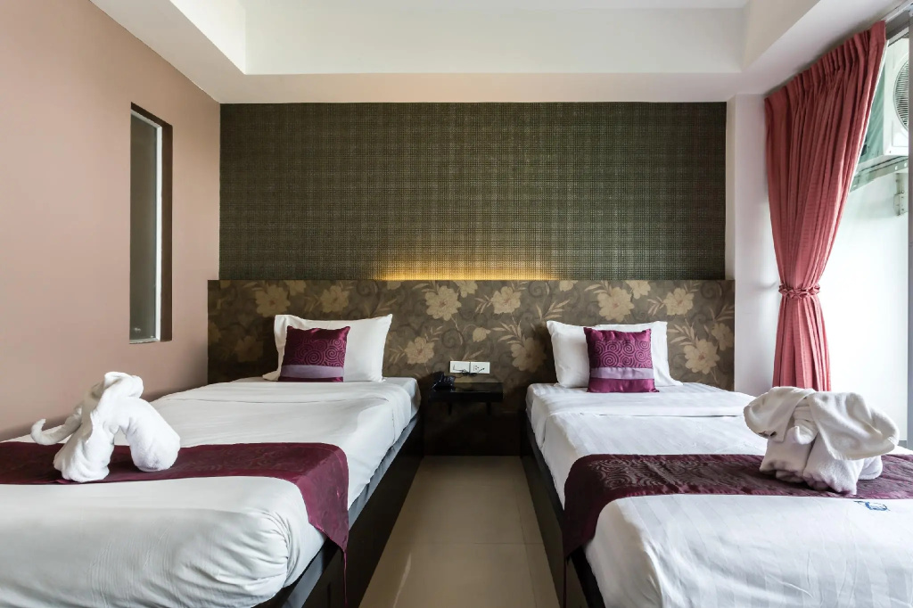 7Q Patong Beach Hotel - Tap to explore photos
