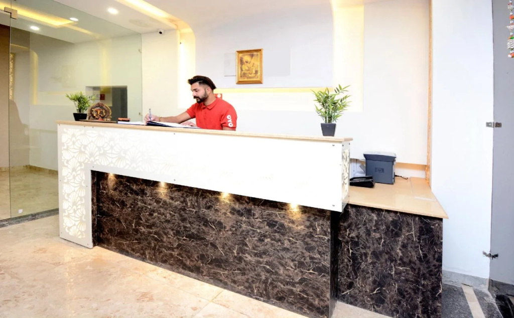 Lobby & Reception
