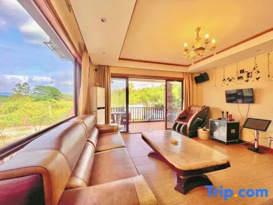 6 Bedrooms Villa