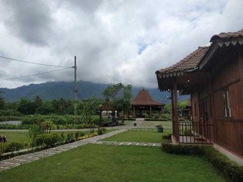 Отель Homestay Karangrejo, фото 1