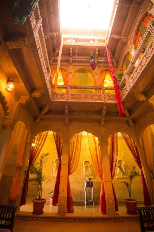 The Golden House - Général