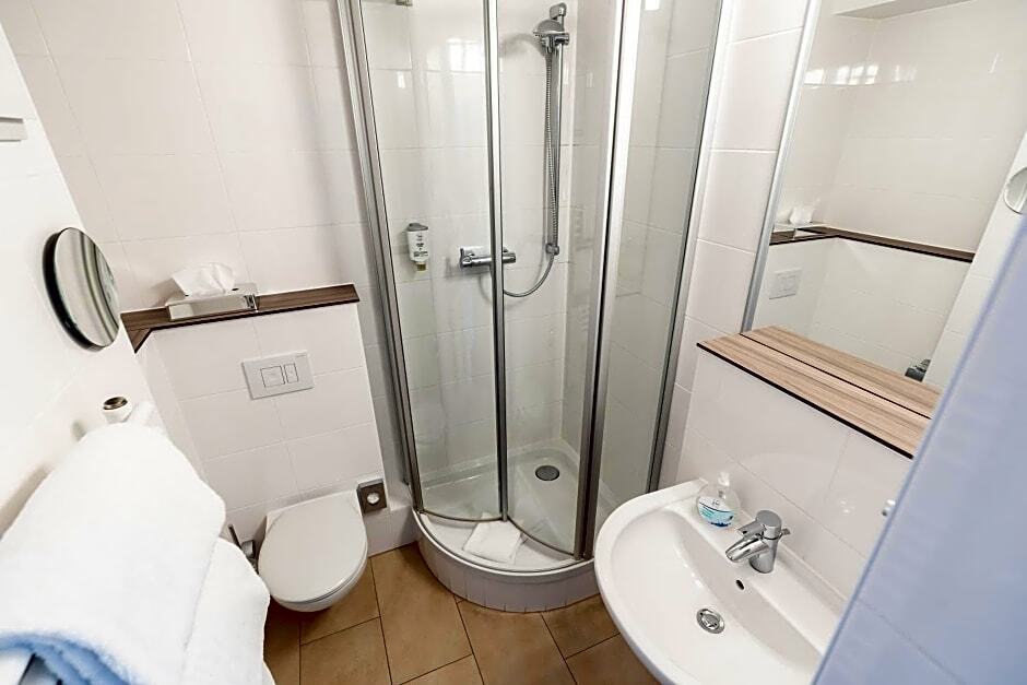 Двухместный номер Standard с видом на улицу двуспальная кровать в Hotel Demas City