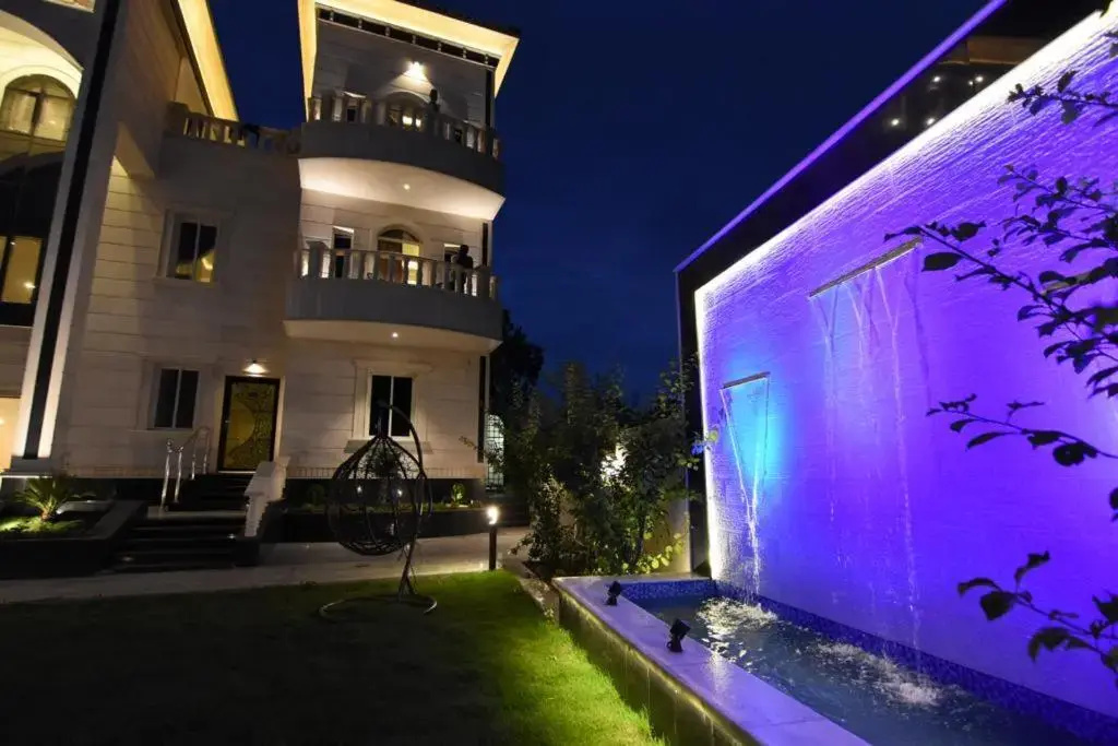 Golden White Hotel