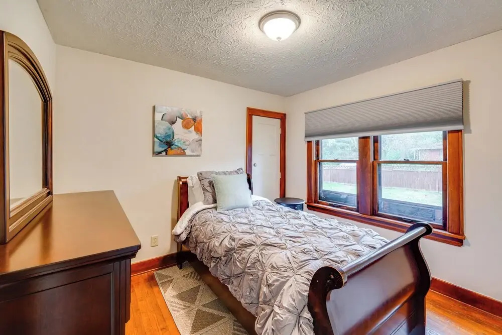 1 Mi to Akron Zoo: Ranch-style Home w/ Yard! — фото 3