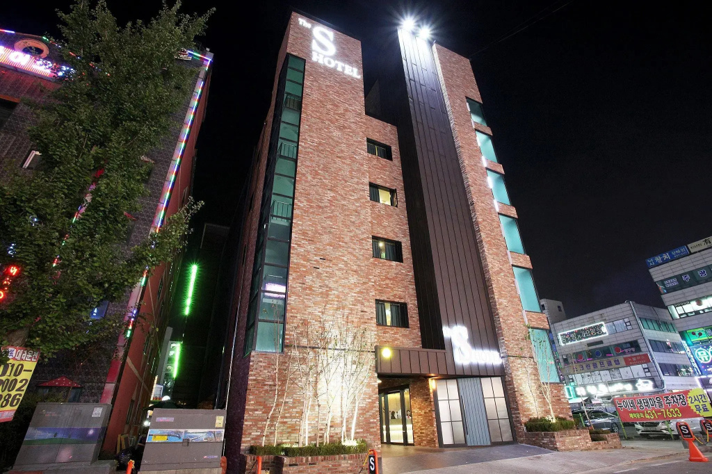 The S Hotel