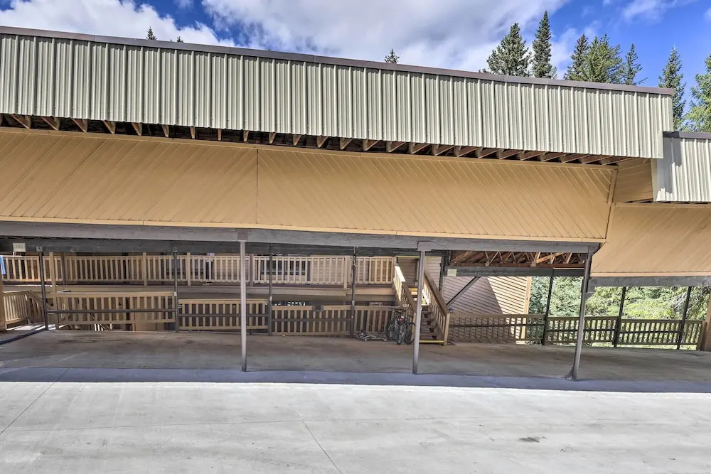 Cozy Condo on Vasquez Creek w/ Free Shuttle Access