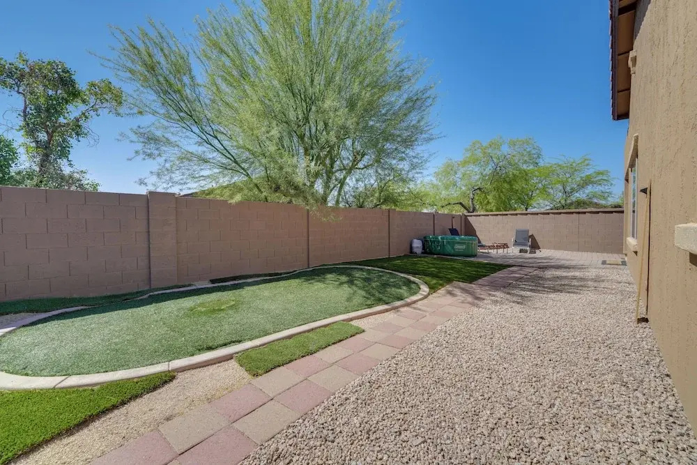 Getaway w/ Hot Tub: Near Peoria Mountain Preserve!