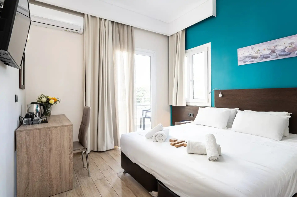 Standard Double room with balcony (full double bed)