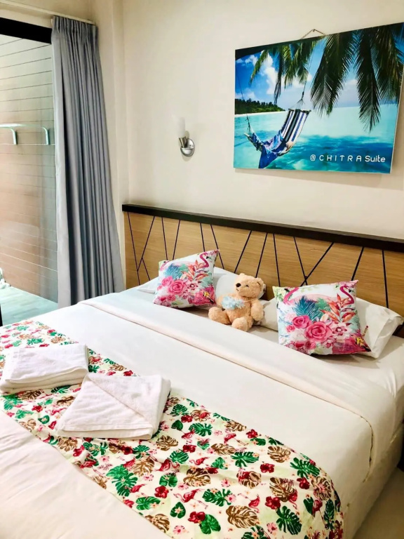 Deluxe room with pool view