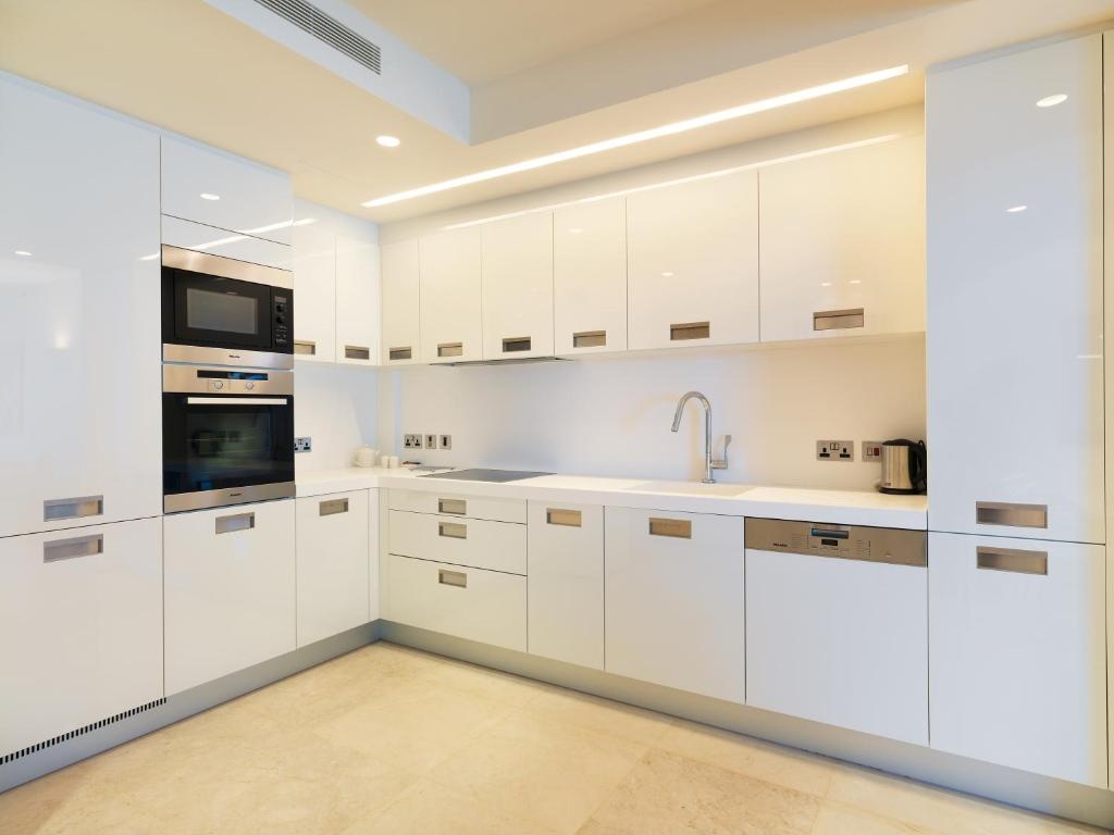 3 Bedrooms Apartment
