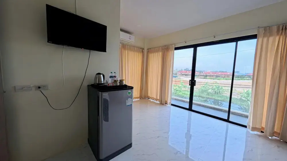 Отель Baan Phu Chalong Place в Чалонге