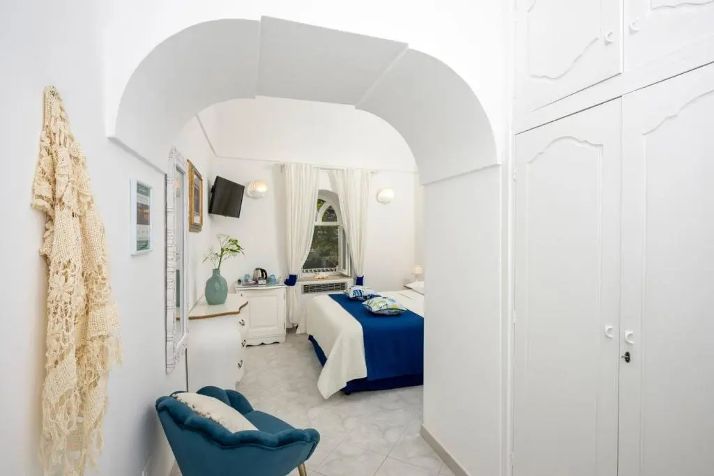 Standard Quadruple room with sea view
