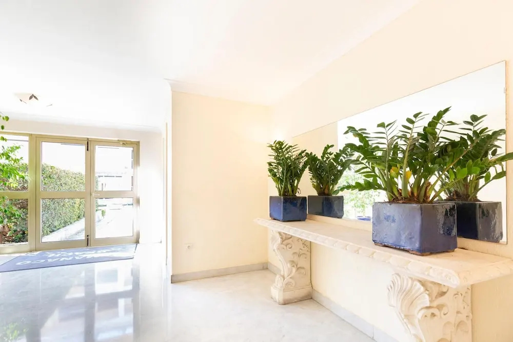 Cute beachfront apartment in the district of Salis, Antibes