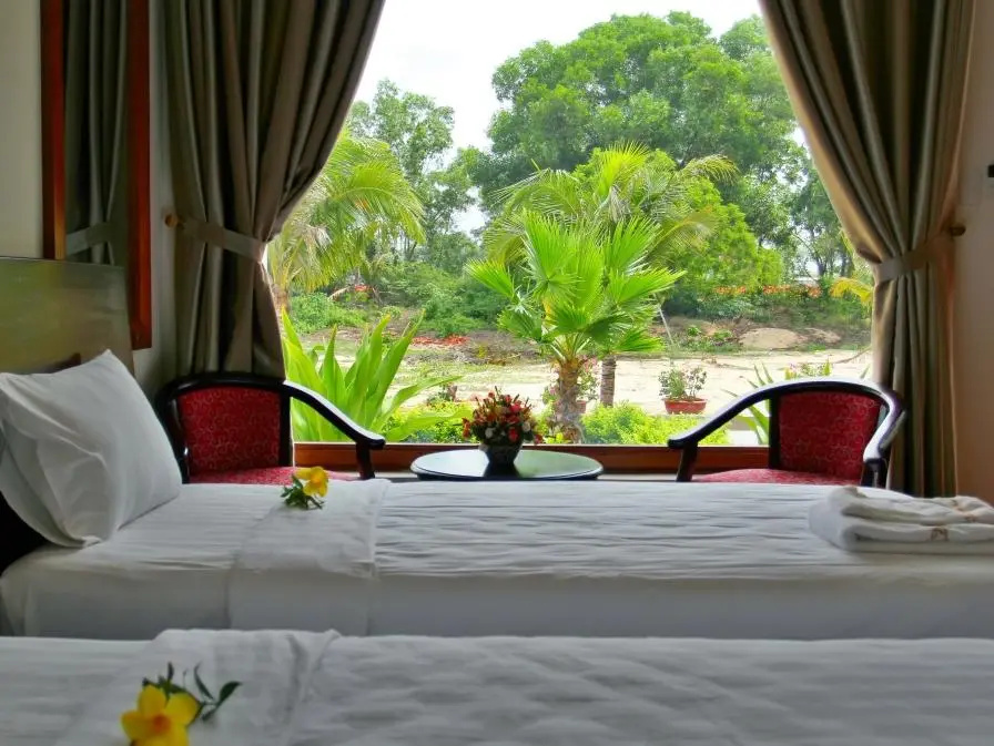 Standard Family room with garden view