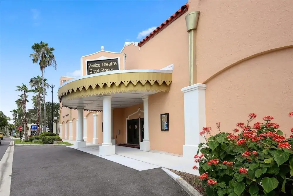 Venice Beach Two Bedroom Private Condo with Community Pool, Gulf Beach Access and Water Views! 2 Condo
