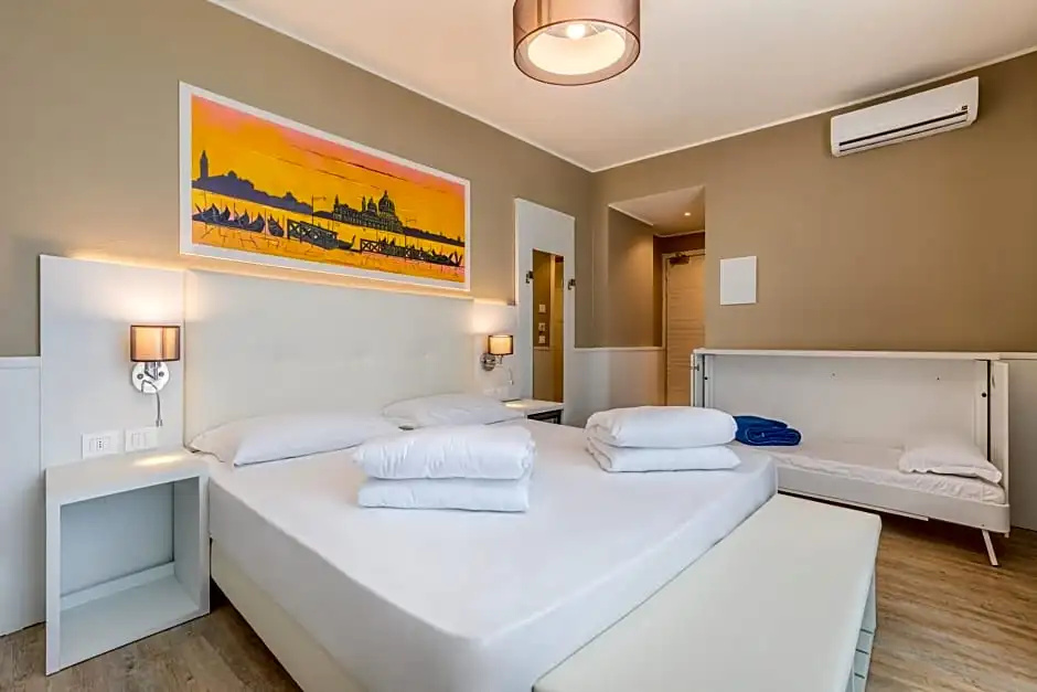 Standard Triple room with balcony