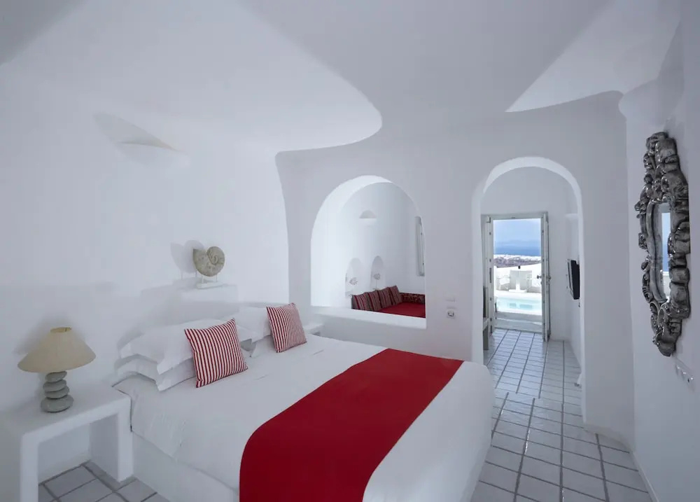 White Santorini Suites & Spa