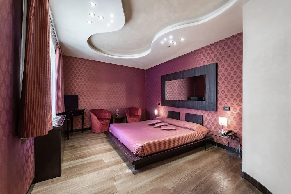 Superior Double room with city view (full double bed)