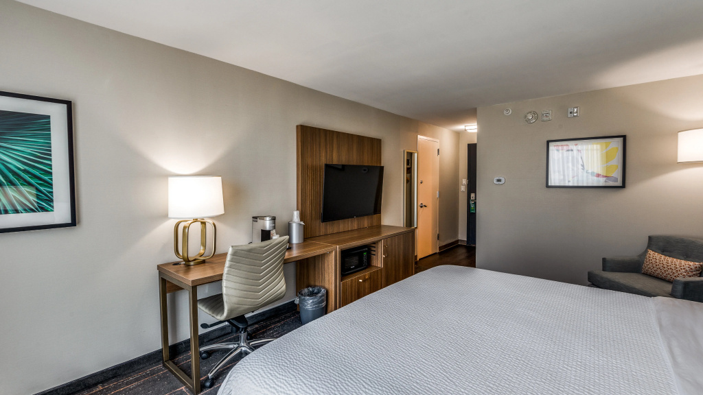 Holiday Inn Dallas Market Ctr Love Field by IHG — фото