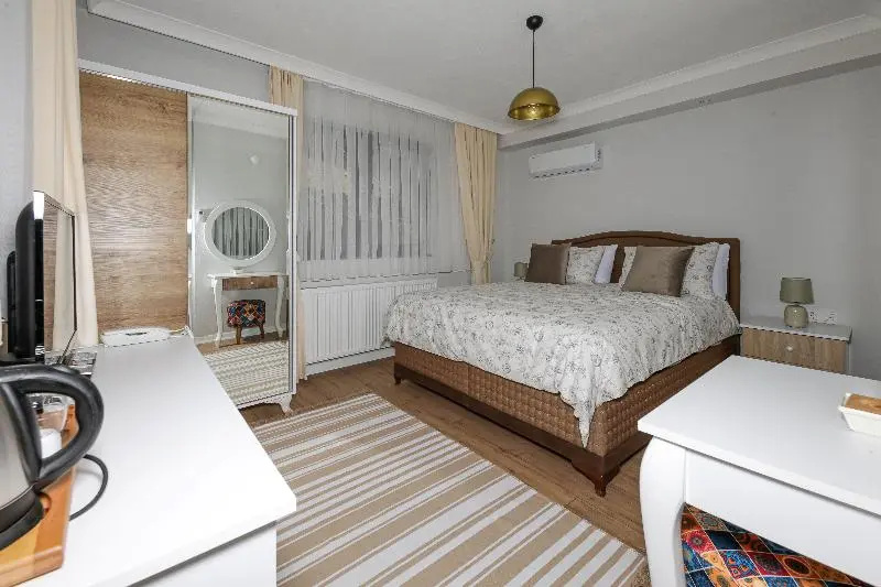 Superior Double room with balcony (full double bed)