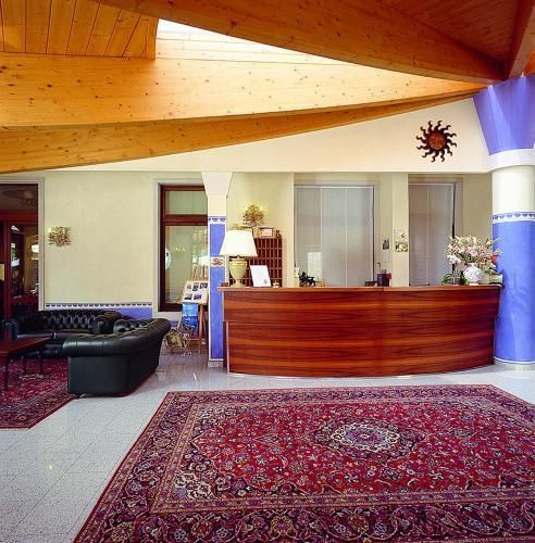 Lobby & Reception