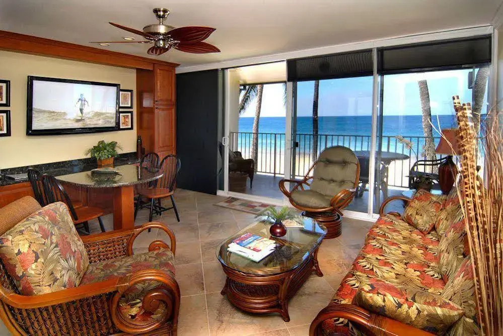 Hale Pau Hana Beach Resort - Général