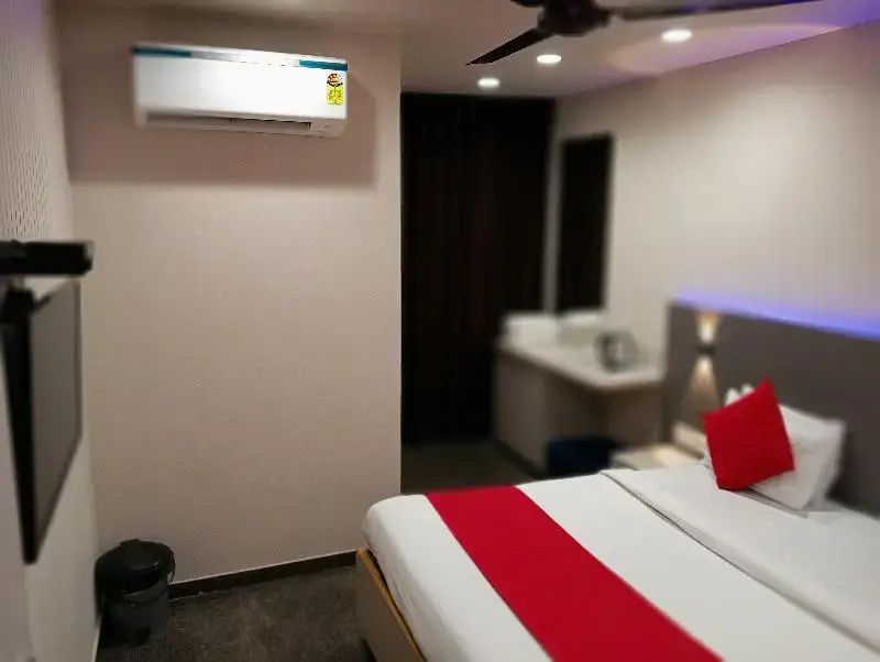 Deluxe Double room (full double bed)